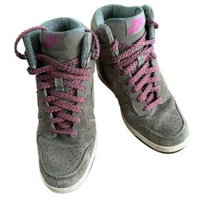 💚 Nike Sky Hi Dunk Wedge High Tops | Olive Suede | Size 6 | EUC 💜